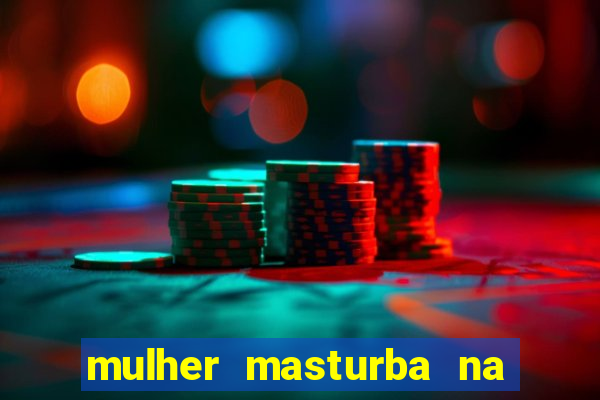 mulher masturba na quina da cama